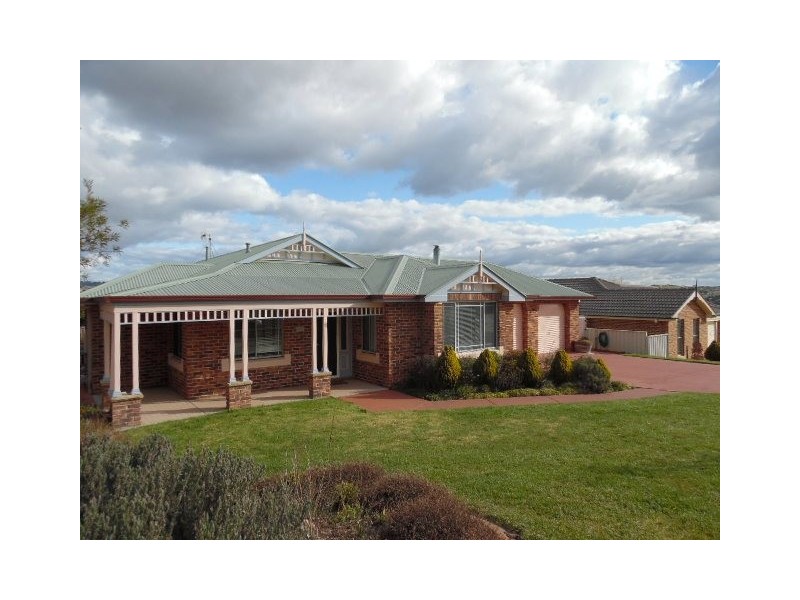 23 Freestone Way, Bathurst NSW 2795
