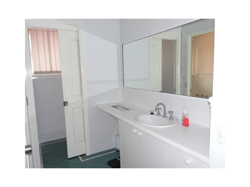 23 Freestone Way, Bathurst NSW 2795