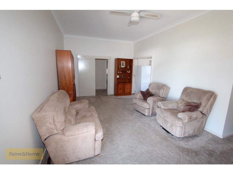 241 Keppel Street, Bathurst NSW 2795