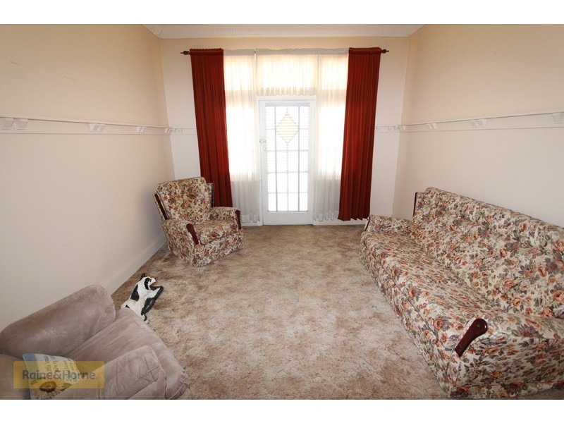 241 Keppel Street, Bathurst NSW 2795