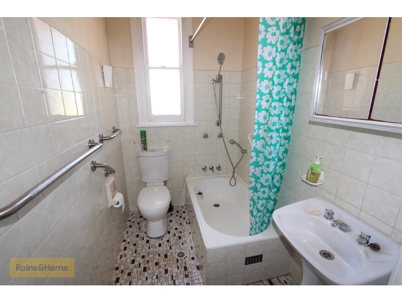 241 Keppel Street, Bathurst NSW 2795