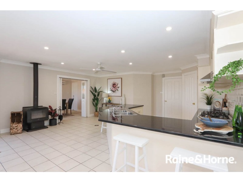 33 Endurance Court, Llanarth NSW 2795