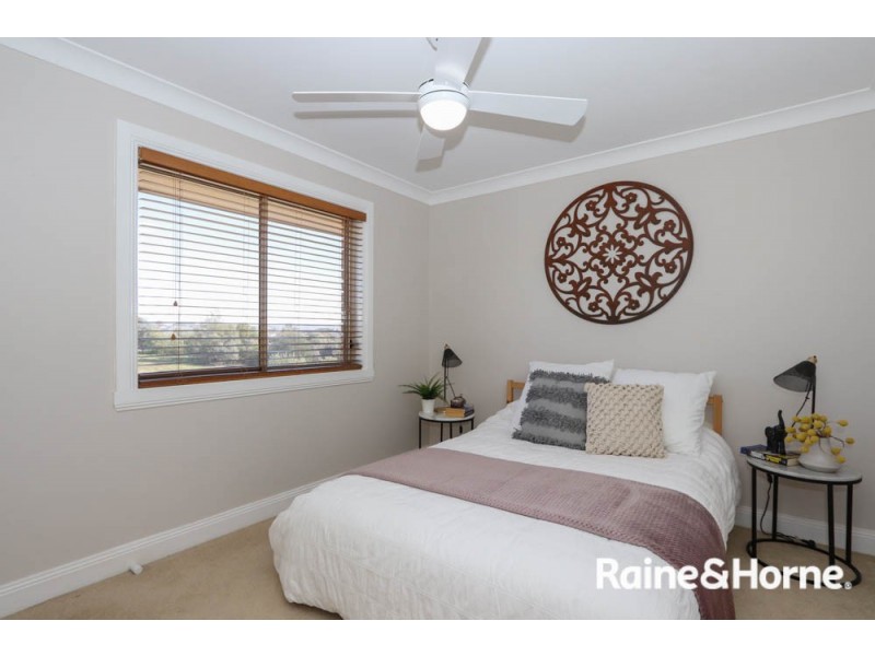 33 Endurance Court, Llanarth NSW 2795