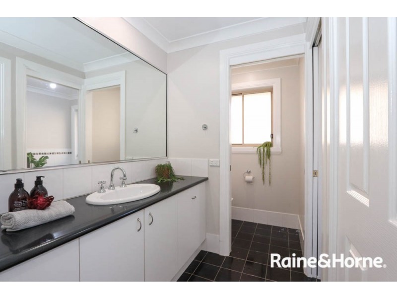 33 Endurance Court, Llanarth NSW 2795