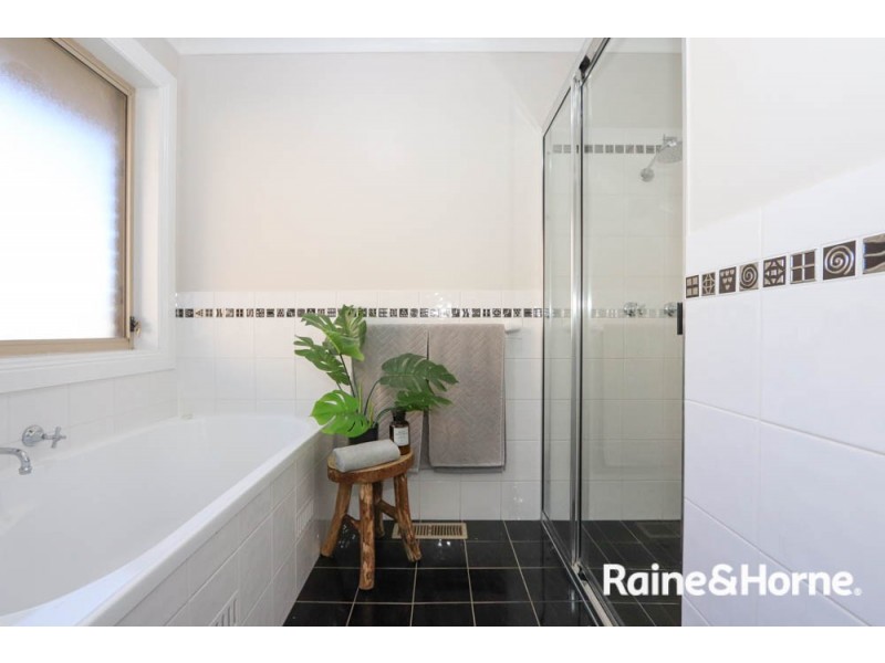 33 Endurance Court, Llanarth NSW 2795