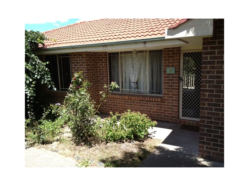 5 Burgess Pl, Bathurst NSW 2795