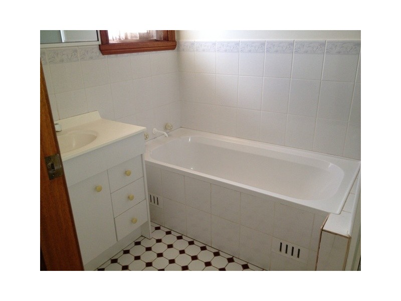 5 Burgess Pl, Bathurst NSW 2795