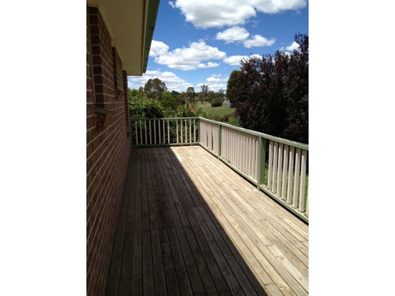 5 Burgess Pl, Bathurst NSW 2795