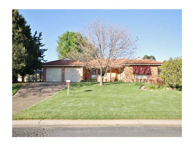 4 Graham Drive, Kelso NSW 2795