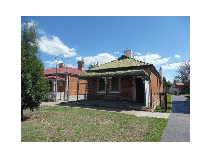 176 Piper St, Bathurst NSW 2795