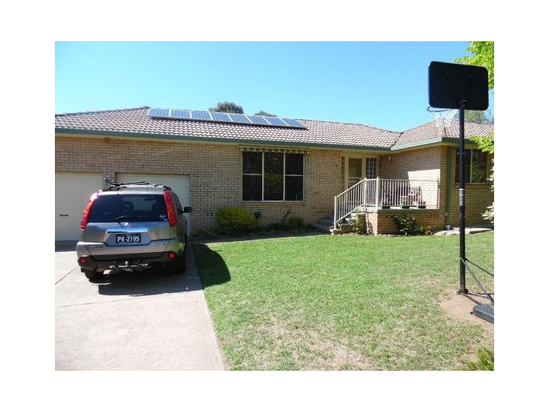 8 Northcott Dr, Bathurst NSW 2795