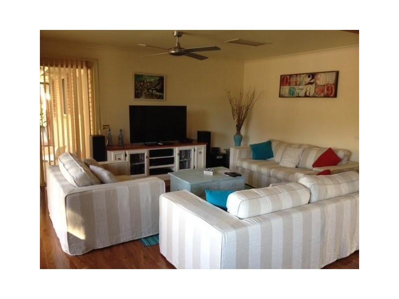 8 Northcott Dr, Bathurst NSW 2795