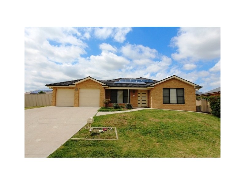 22 Riverside Retreat, Bathurst NSW 2795