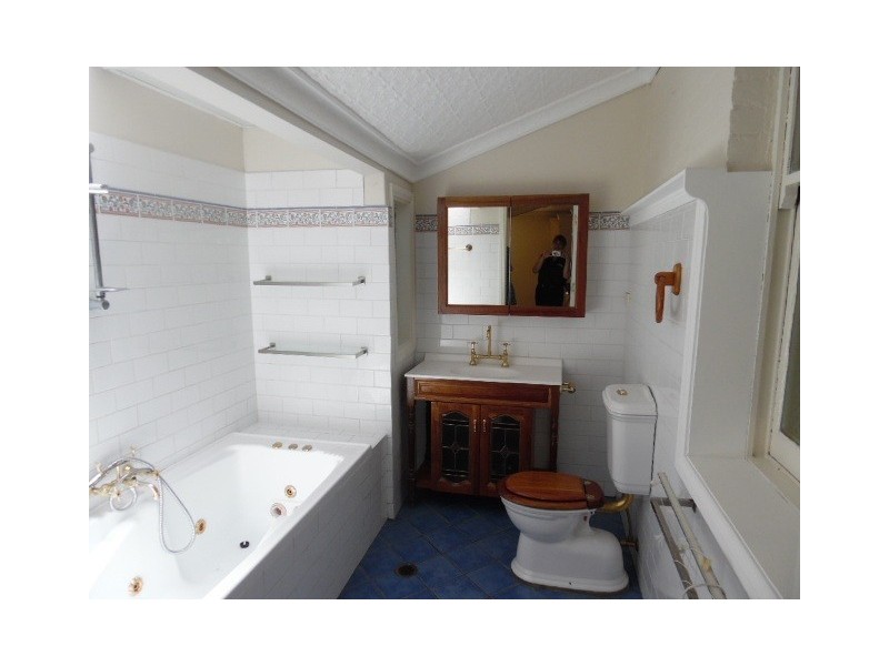 10 Henry Street, Bathurst NSW 2795