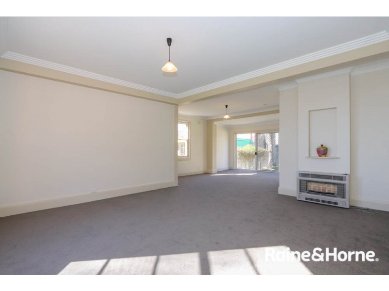 146 Peel Street, Bathurst NSW 2795