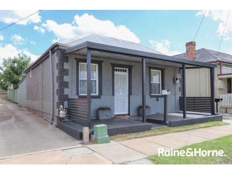 326 Howick Street, Bathurst NSW 2795