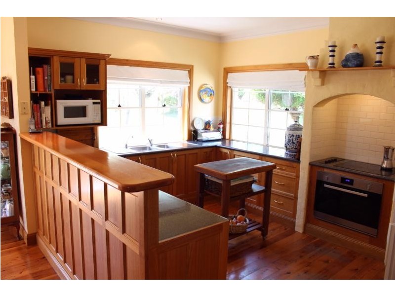 11 Wallaroi Close, Bathurst NSW 2795