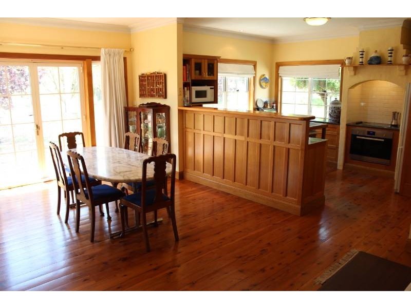 11 Wallaroi Close, Bathurst NSW 2795