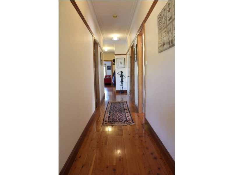 11 Wallaroi Close, Bathurst NSW 2795