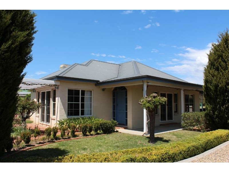 11 Wallaroi Close, Bathurst NSW 2795