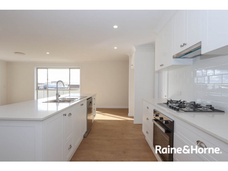 18 Brennan Drive, Kelso NSW 2795