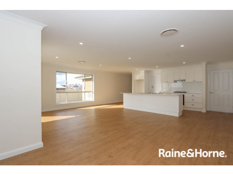 18 Brennan Drive, Kelso NSW 2795