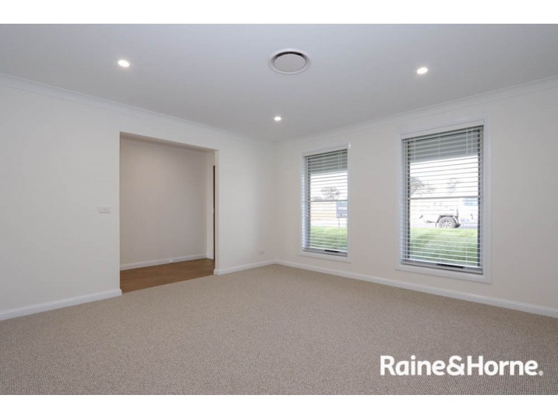 18 Brennan Drive, Kelso NSW 2795