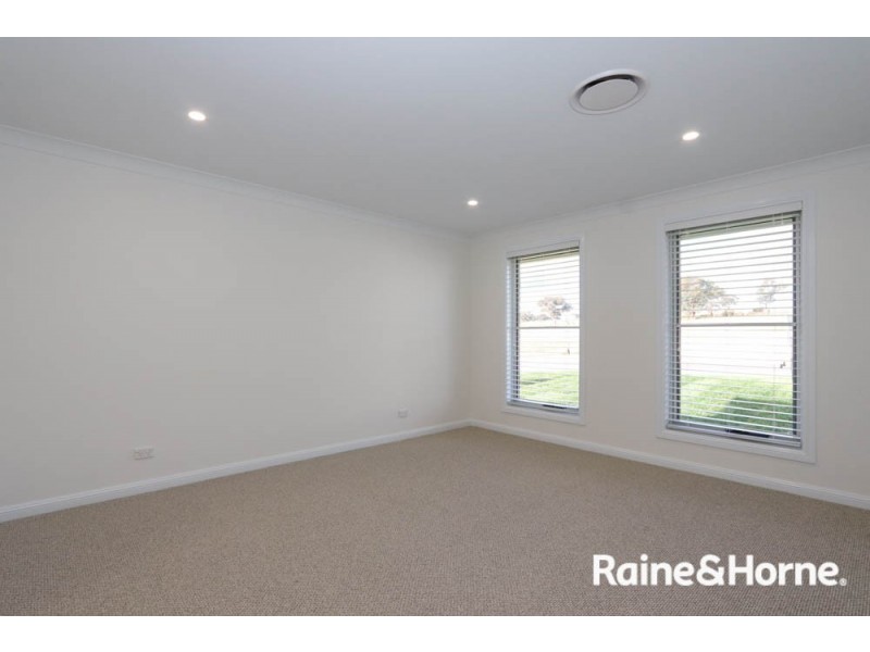 18 Brennan Drive, Kelso NSW 2795