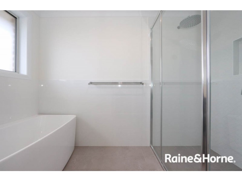 18 Brennan Drive, Kelso NSW 2795