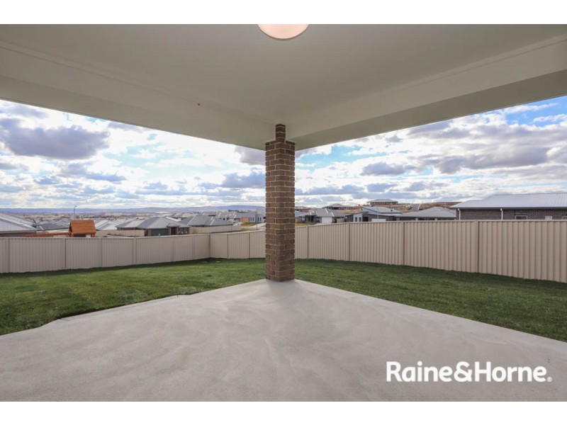 18 Brennan Drive, Kelso NSW 2795