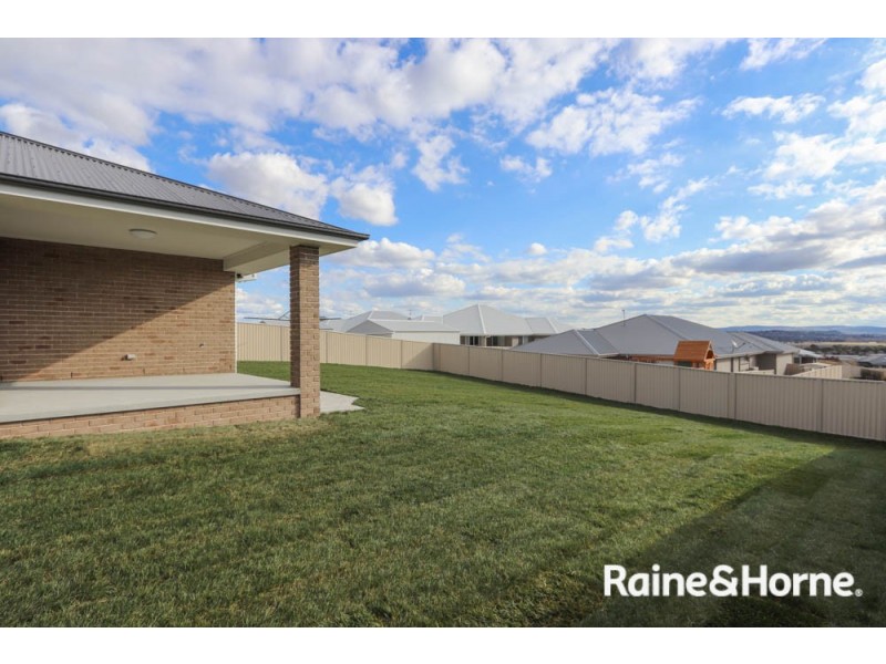 18 Brennan Drive, Kelso NSW 2795