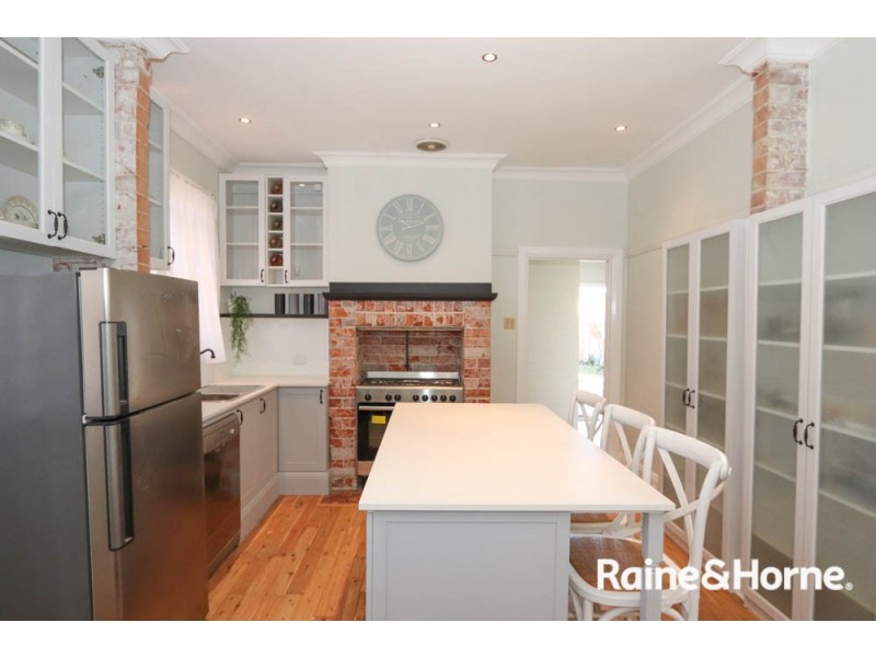 16 Oakes Street, Bathurst NSW 2795