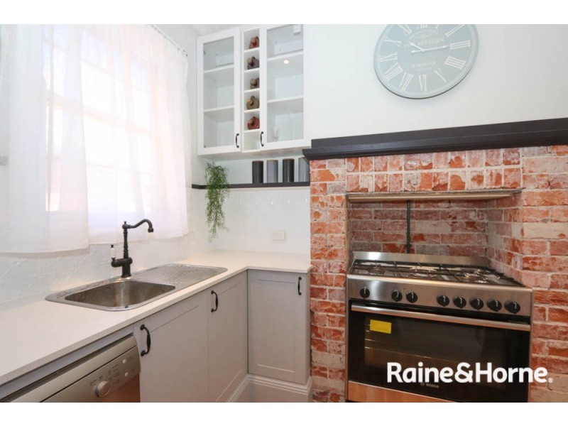 16 Oakes Street, Bathurst NSW 2795