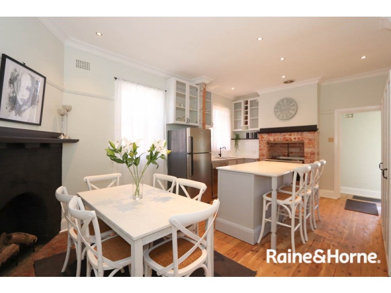 16 Oakes Street, Bathurst NSW 2795
