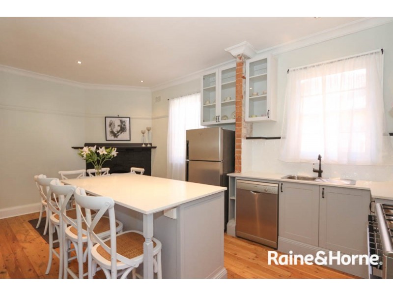 16 Oakes Street, Bathurst NSW 2795