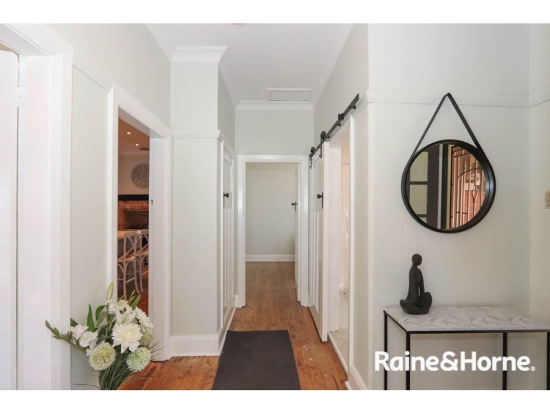 16 Oakes Street, Bathurst NSW 2795