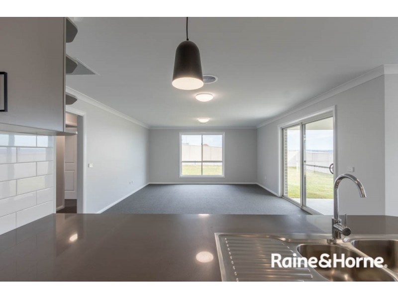 18 Burlington Rise, Kelso NSW 2795