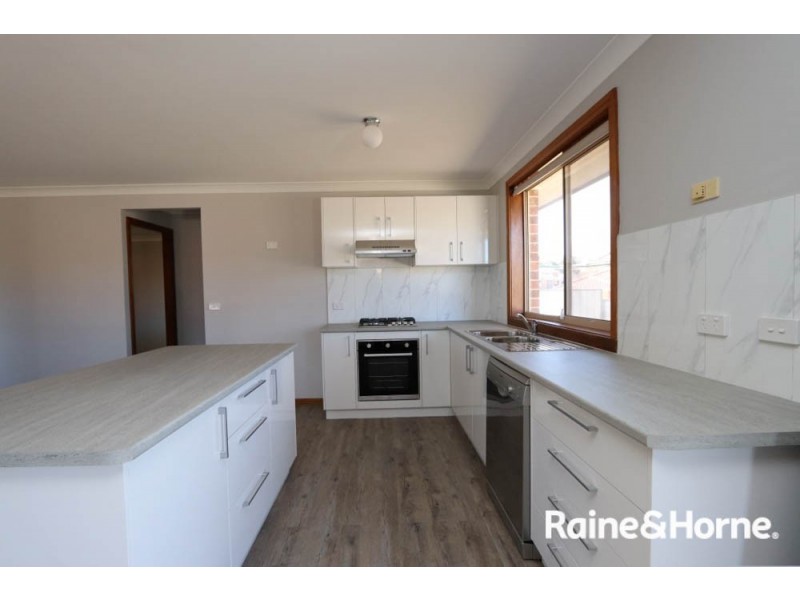 8 Burgess Place, Windradyne NSW 2795