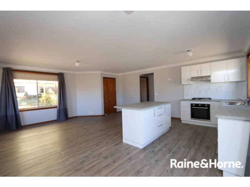 8 Burgess Place, Windradyne NSW 2795