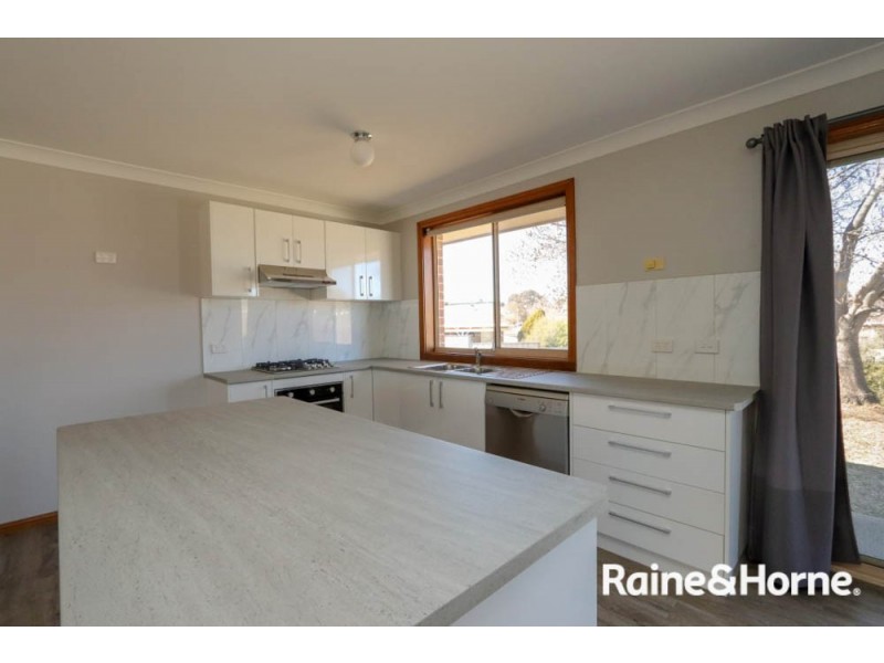 8 Burgess Place, Windradyne NSW 2795
