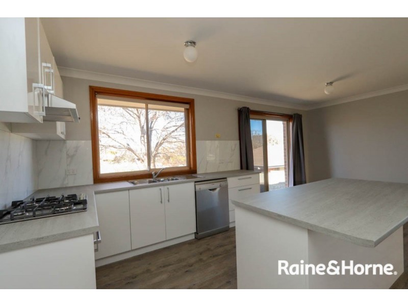 8 Burgess Place, Windradyne NSW 2795
