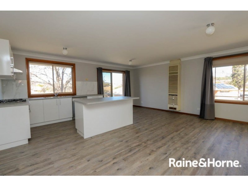 8 Burgess Place, Windradyne NSW 2795