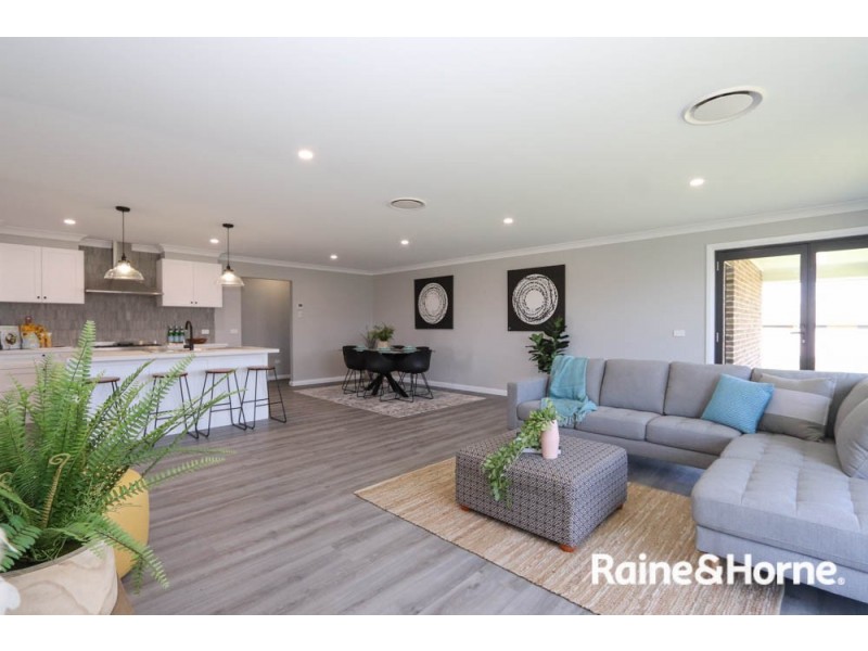 16 Carrol Avenue, Eglinton NSW 2795