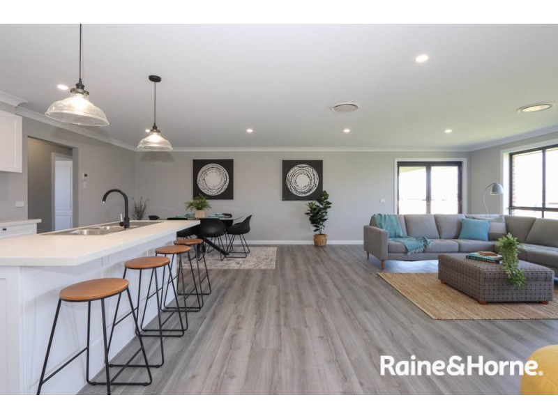 16 Carrol Avenue, Eglinton NSW 2795