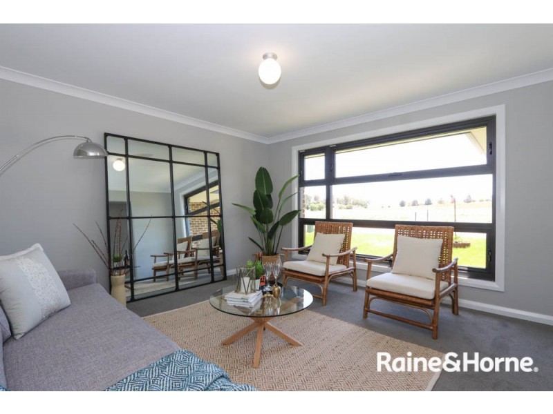 16 Carrol Avenue, Eglinton NSW 2795