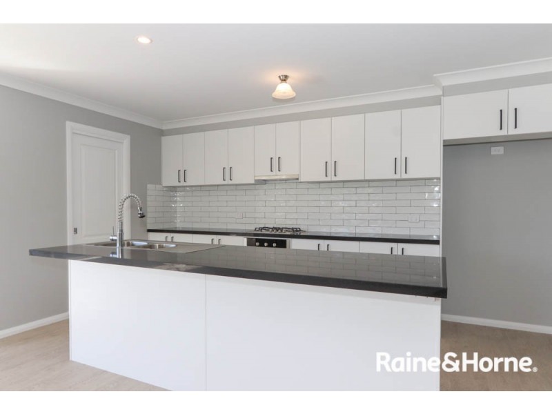 11 Newlands Crescent, Kelso NSW 2795