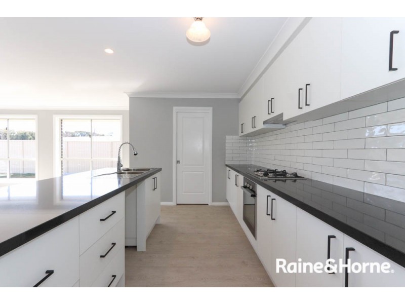 11 Newlands Crescent, Kelso NSW 2795