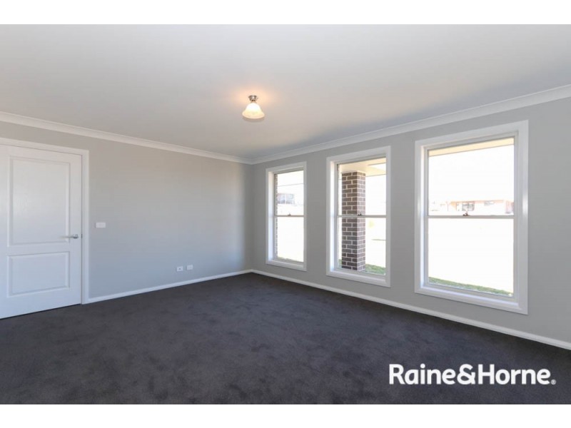 11 Newlands Crescent, Kelso NSW 2795