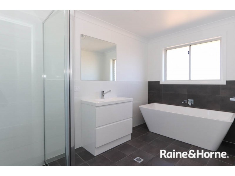 11 Newlands Crescent, Kelso NSW 2795