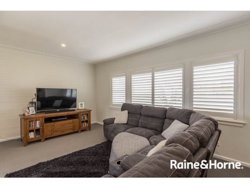 15 Rosehill Street, West Bathurst NSW 2795